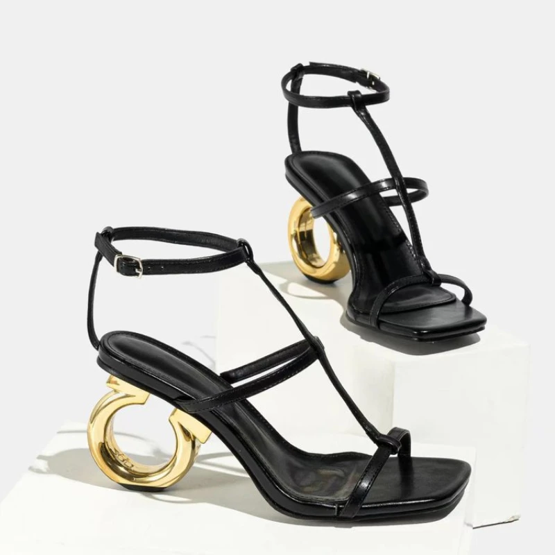Women'S Fashion Trends 2025 - Femmes sandales à talons hauts 2025